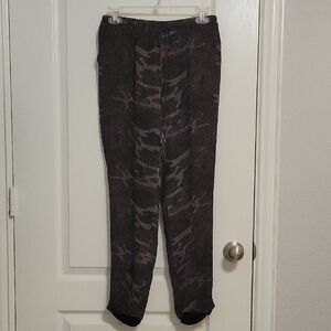 HAUTE HIPPIE Camouflage silk Pants